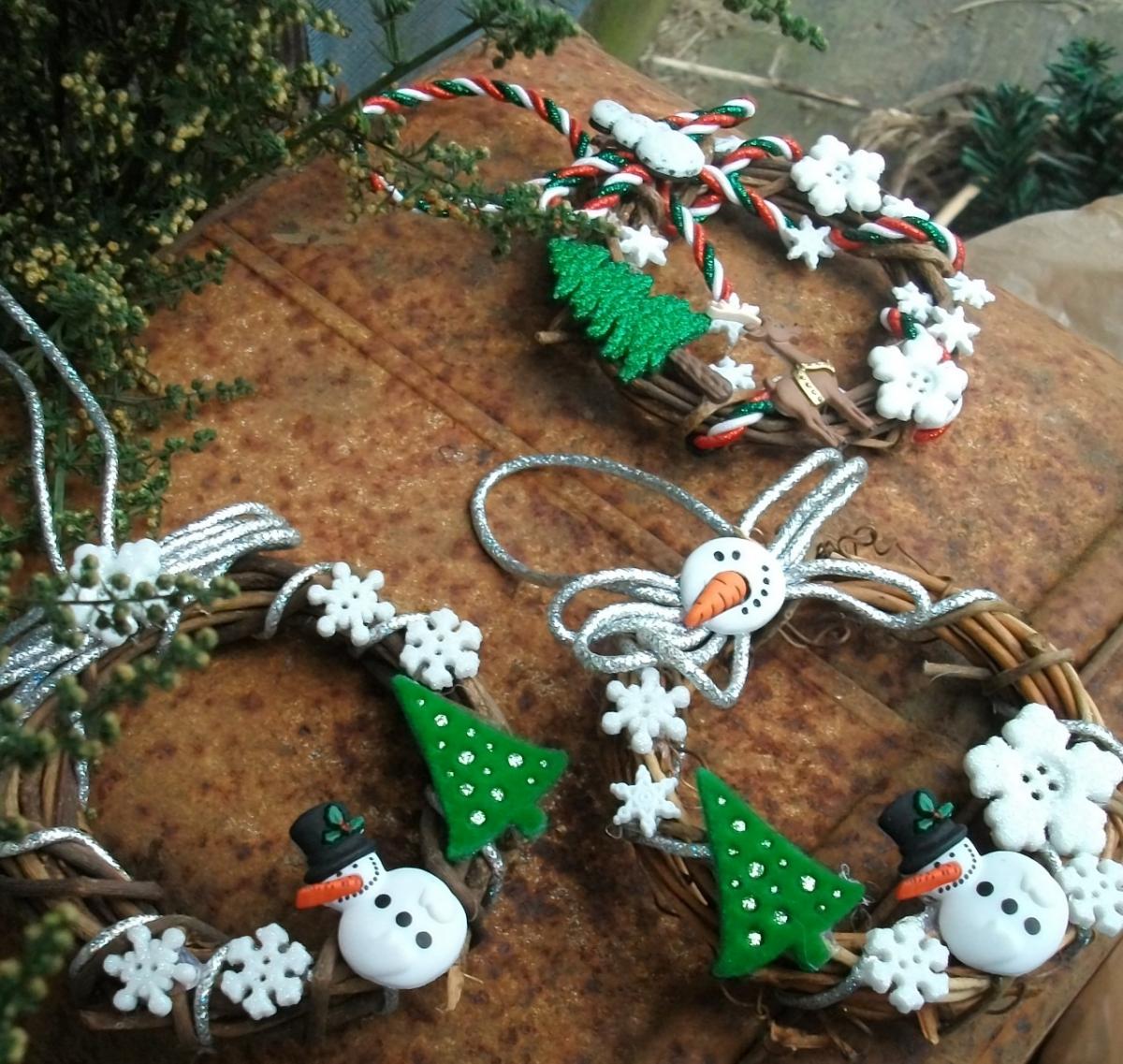 Traditional Mini Grapevine Wreaths -snowman And Christmas Buttons - Christmas Tree Or Swag Ornament